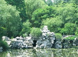 假山與仿古建筑 庭院造景的古典美學